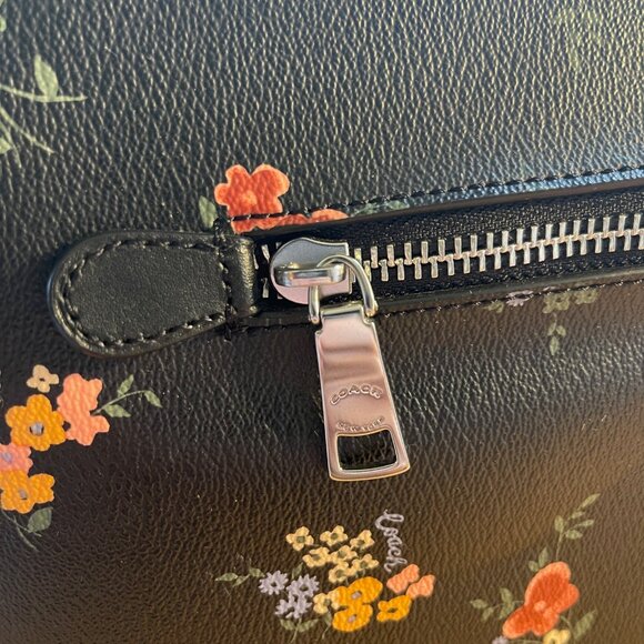 Coach Gallery Tote - Wildflower - NEW - Picture 3 of 16